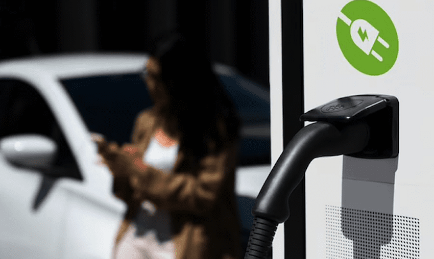 Las supuestas interferencias electromagnéticas al cargar el coche eléctrico no afectan a los usuarios de marcapasos